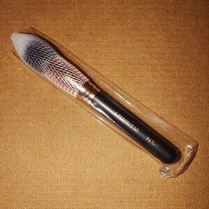 Professional Makeup Brush With Rose Gold Ferrule & Protective Cover-NEW